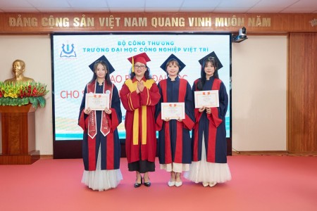 Trường Đại học Công nghiệp Việt Trì tổ chức Lễ trao bằng tốt nghiệp đại học năm 2026